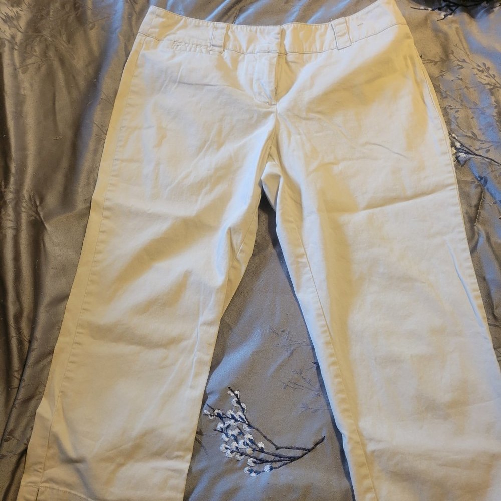 Women's Capri and Shorts, Preowned, New York and Company